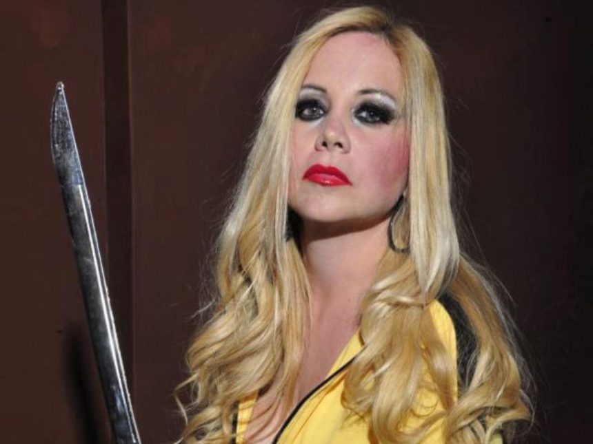 Descubre el cuento de hadas en el libro de una actriz Triple X argentina