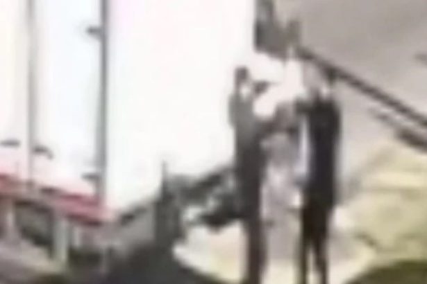 Impactante agresión en Mar del Plata: hombre golpea a conductor con un fierro