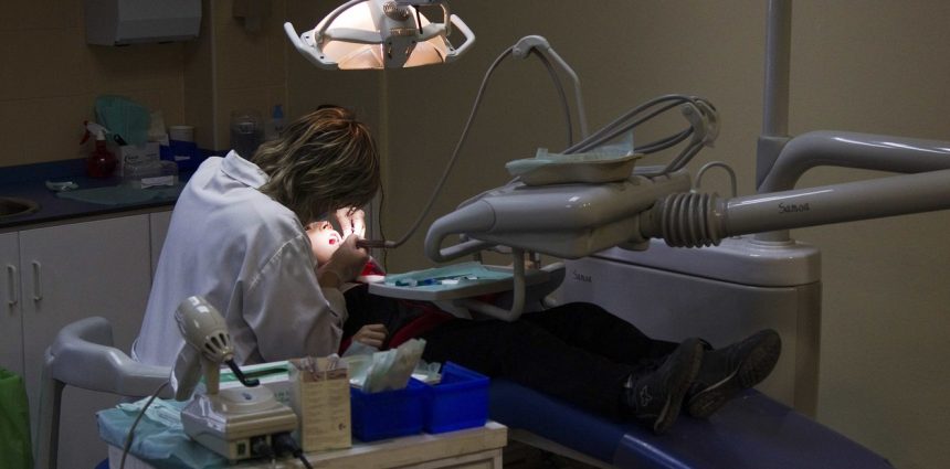 Sedación en Odontología: ¿Por qué un Anestesiólogo es Esencial?