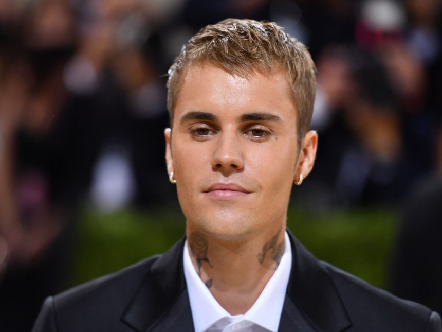 Justin Bieber lanza nuevo disco este viernes entre escándalos