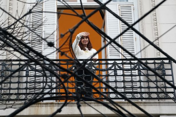 Decisión de la Cámara: Cristina Kirchner mantiene tobillera y restricciones