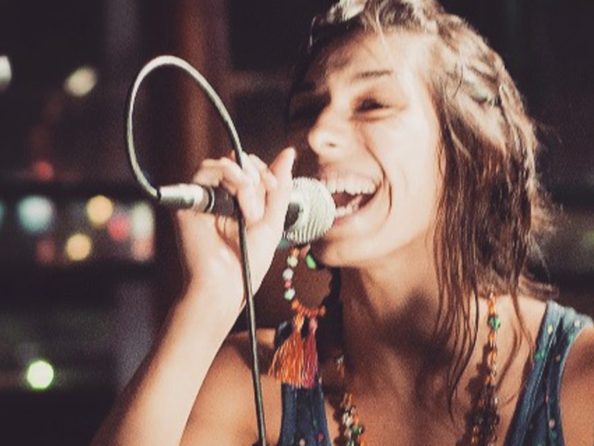 Fallece Araceli Julio, la talentosa cantante de Satélite Kingston a los 39 años