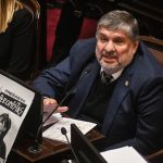 Senador kirchnerista insta a gobernadores a desafiar veto de Milei