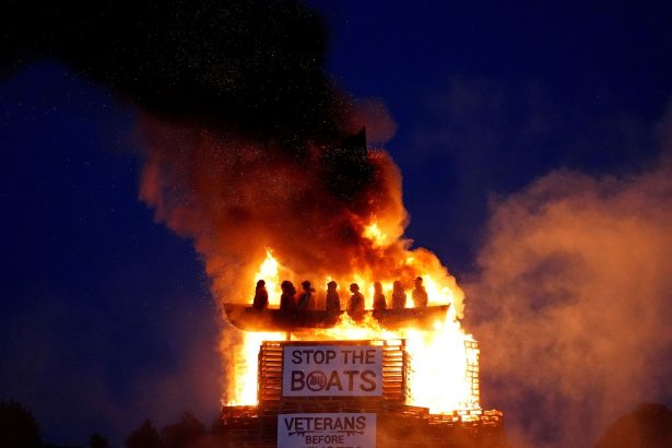 Hogueras y Protestas: La Controversia de la Inmigración en Irlanda del Norte