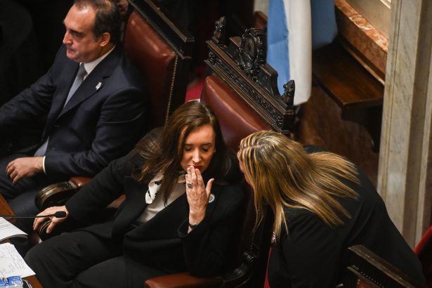 Villarruel insta a Milei a recortar gastos y defiende ayudas sociales