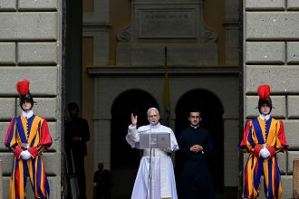 El Papa León XIV condena guerras en el Angelus desde Castel Gandolfo
