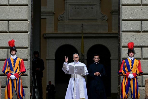 El Papa León XIV condena guerras en el Angelus desde Castel Gandolfo