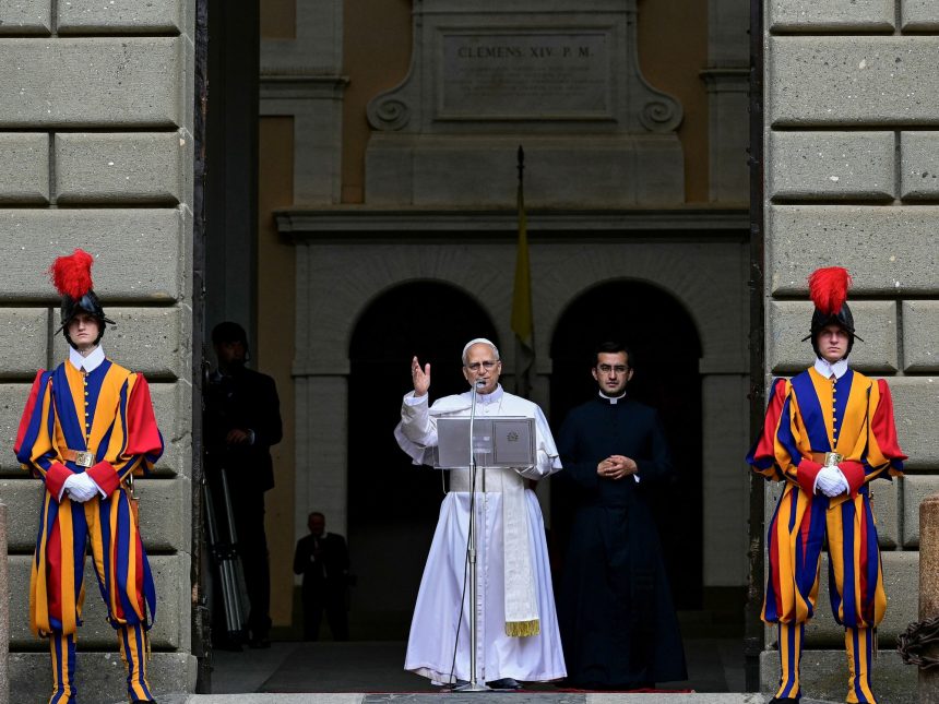 El Papa León XIV condena guerras en el Angelus desde Castel Gandolfo
