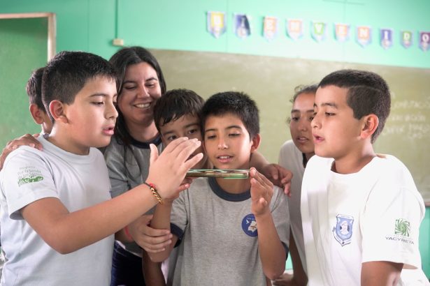 ¡Descubre a los 24 Semifinalistas del Premio Docentes que Inspiran!