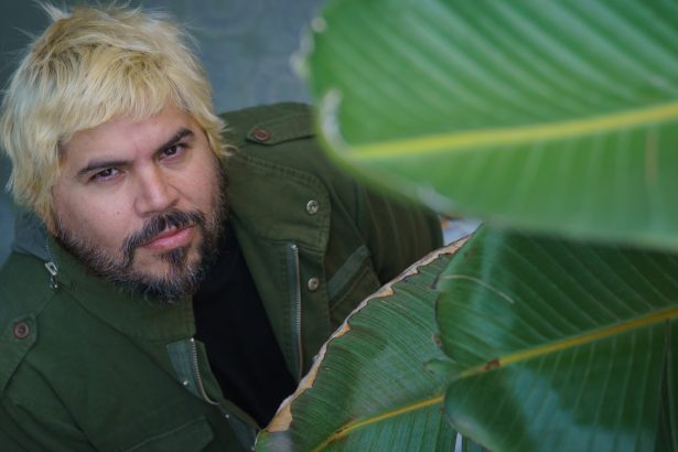 Santi Motorizado: El Indie Rockero que Todos Quieren para un Hit