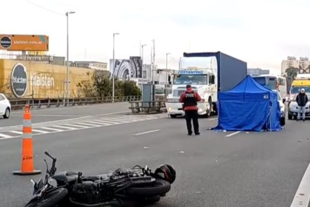 Trágico accidente en Av. 9 de Julio: motociclista fallece y auto huye