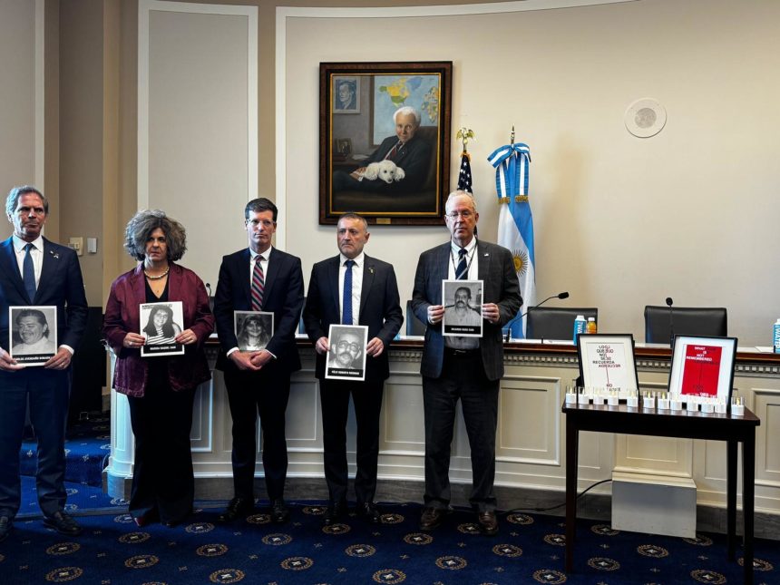 Legisladores y Trump rinden homenaje a víctimas del atentado AMIA