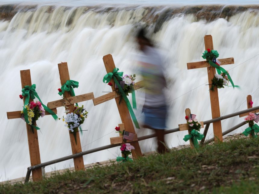 Texas: Más de 100 desaparecidos tras devastadoras inundaciones