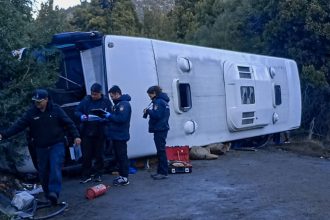 Impactante relato de un pasajero tras el vuelco del micro en Neuquén