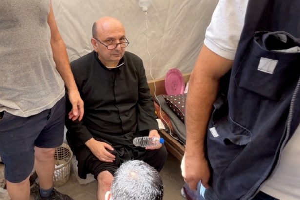 Descubre la historia del cura argentino herido en Gaza