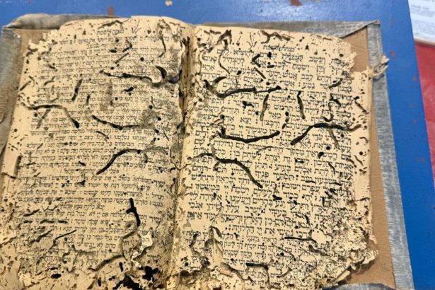 Descubren antiguo libro de oraciones hebreas en Entre Ríos