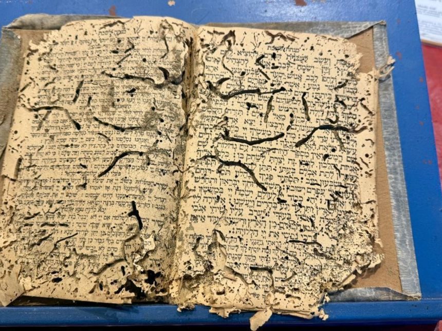 Descubren antiguo libro de oraciones hebreas en Entre Ríos
