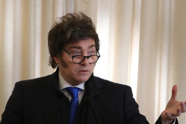 Milei critica a gobernadores ‘perversos’ en exclusivo evento del Jockey Club