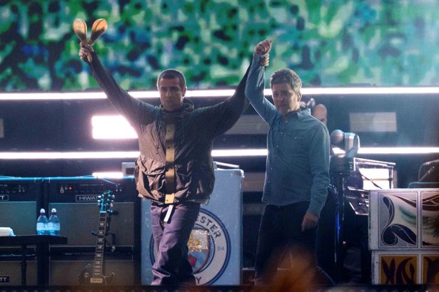 Oasis: Un Regreso Sorprendente Más Cerca de Los Carpenters