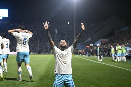 Racing triunfa en Córdoba: Duvan Vergara brilla con un golazo
