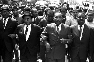 Trump desclasifica archivos del FBI sobre el asesinato de MLK