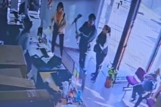 Descontrol en Santa Fe: Hombre destroza oficina de energía tras reclamo