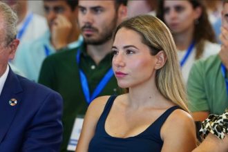 Escándalo en el PP: Diputada dimite tras falsificar su currículum