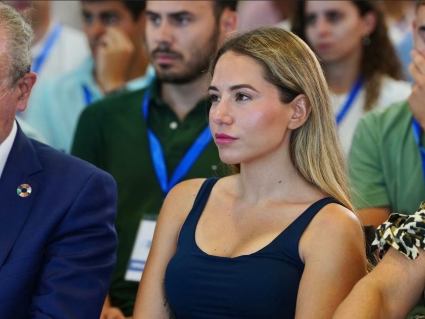 Escándalo en el PP: Diputada dimite tras falsificar su currículum