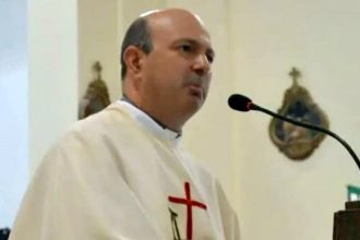 Condenan a sacerdote en Santa Fe por abuso en campamento scout