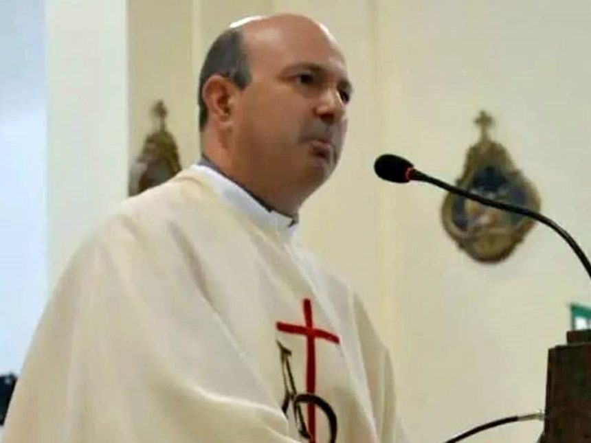 Condenan a sacerdote en Santa Fe por abuso en campamento scout