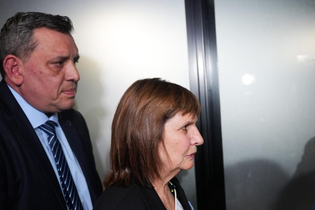 Policías cesanteados: Bullrich exige reincorporación a Kicillof