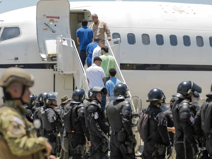 Venezolanos deportados: aterradores relatos desde El Salvador