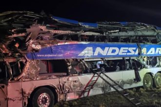 Tragedia en Santa Cruz: Cuatro fallecidos en choque de micro y camión