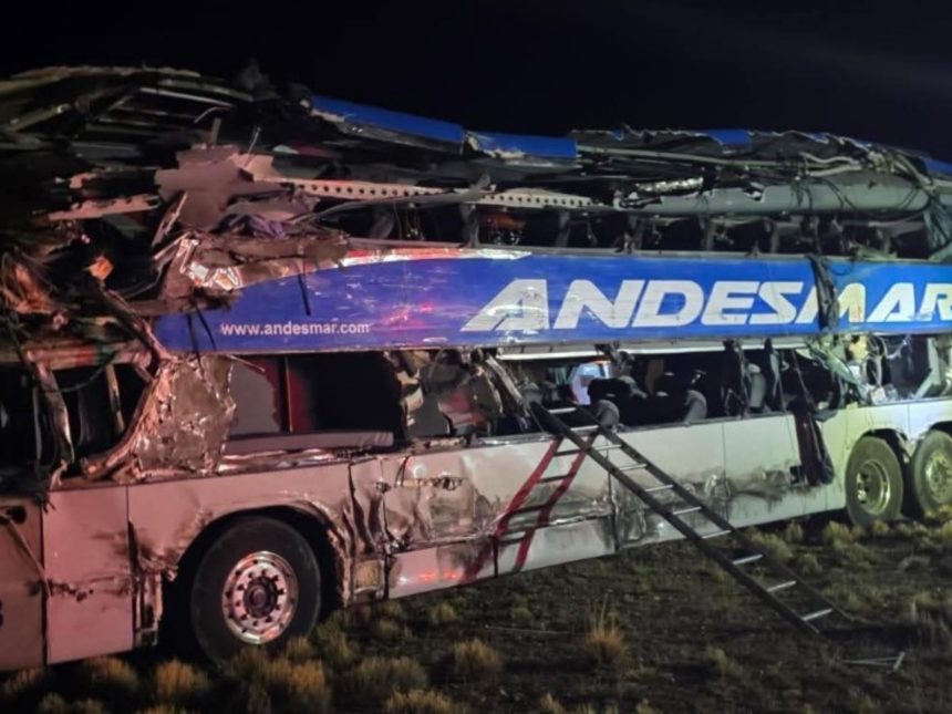 Tragedia en Santa Cruz: Cuatro fallecidos en choque de micro y camión