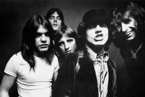 45 Años de ‘Back in Black’: Un Tributo a Bon Scott y su Legado