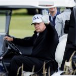 Protestas masivas mientras Trump juega al golf en Escocia