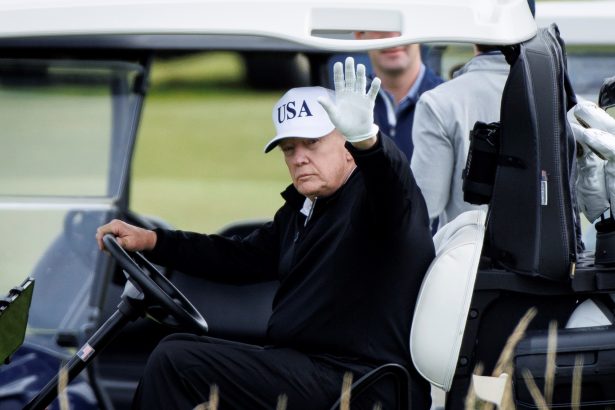 Protestas masivas mientras Trump juega al golf en Escocia