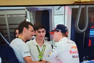 GP de Bélgica: Scaloni y su hijo en el paddock con Verstappen
