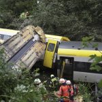 Tragedia en Alemania: Descarrila tren de pasajeros y hay heridos