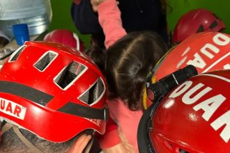 Heroica Rescate en Córdoba: Bebé de 2 Años Liberada de Secarropas