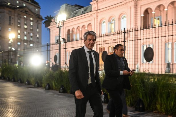 Caputo responde a Stiglitz: ¿Payasesco o catastrófico el plan Milei?