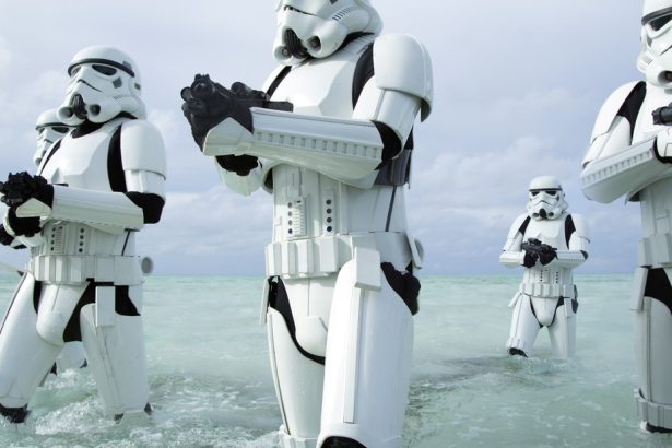 Descubre cuánto pagó un fan de Star Wars por un casco original