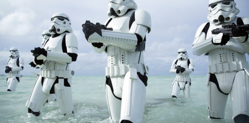Descubre cuánto pagó un fan de Star Wars por un casco original