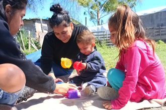 Jugar en Familia: Clave para el Desarrollo de Niñas y Niños