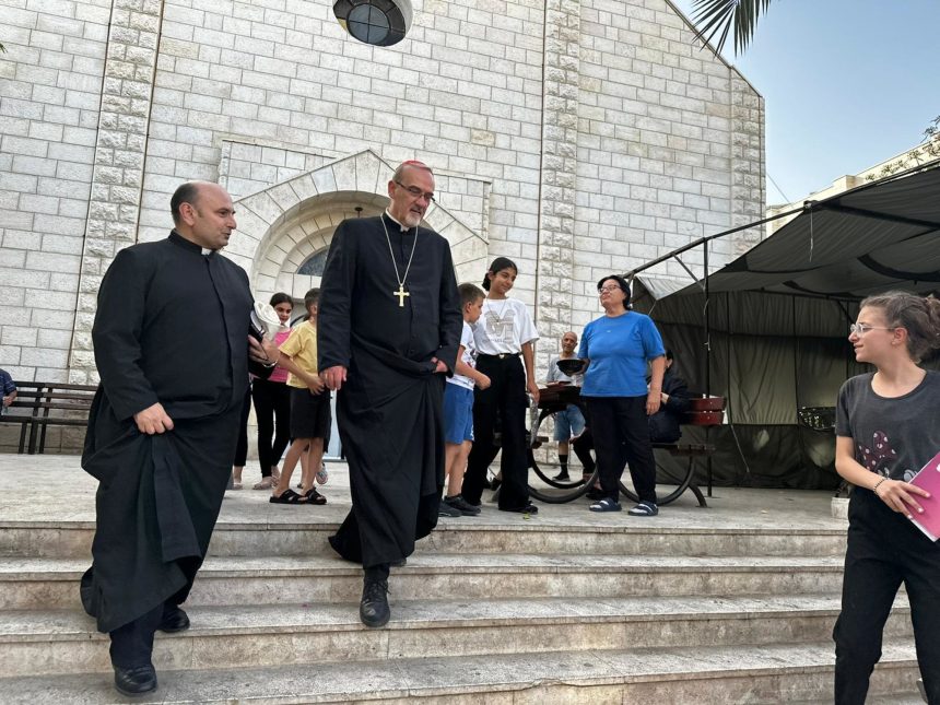 Impactante: Sacerdote argentino celebra misa en Gaza bajo bombardeos