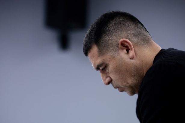 Riquelme toma las riendas: disuelve el Consejo de Fútbol y revive el mánager