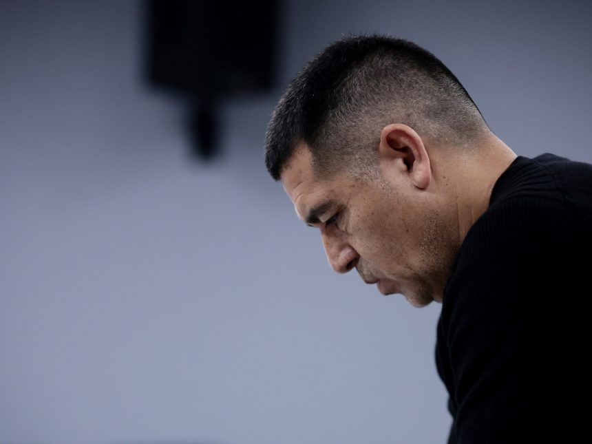 Riquelme toma las riendas: disuelve el Consejo de Fútbol y revive el mánager