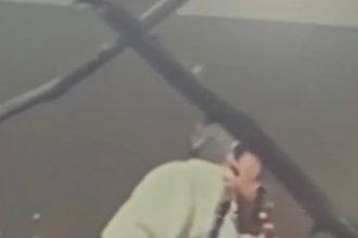 José Alperovich: Captado fumando en su balcón durante prisión domiciliaria