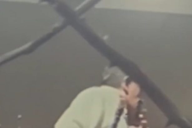 José Alperovich: Captado fumando en su balcón durante prisión domiciliaria