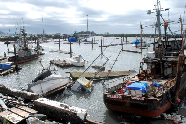 Crescent City: El pueblo de EE. UU. que enfrenta tsunamis devastadores